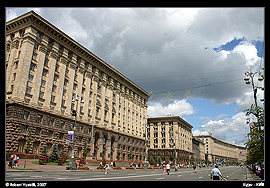 Kyjev - Chreščatyk, hlavní kyjevská ulice, vlevo budova kyjevské městské rady