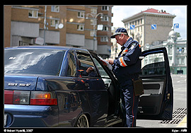 Kyjev - dopravní policista nedaleko Besarábského rynku